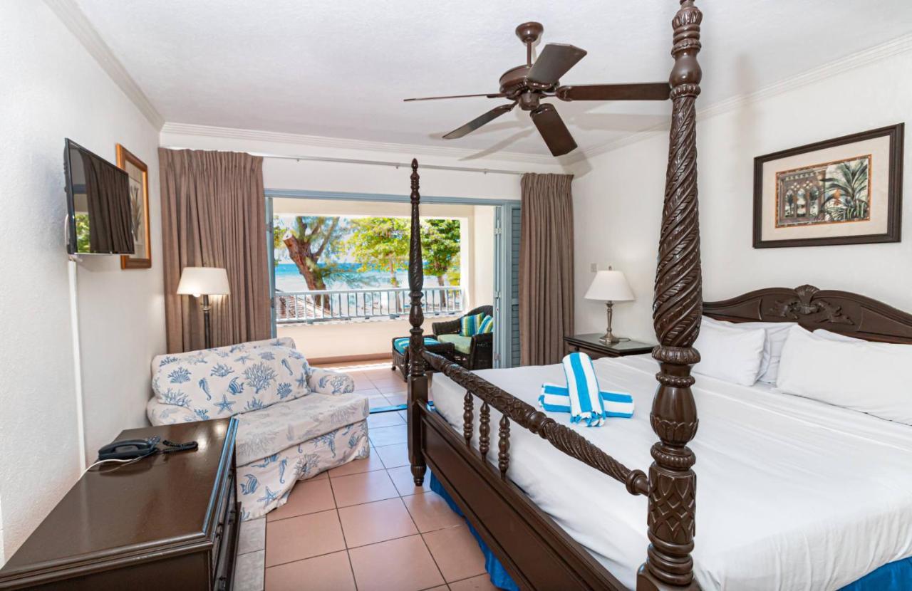 Savannah Beach Club Hotel บริดจ์ทาวน์ ภายนอก รูปภาพ